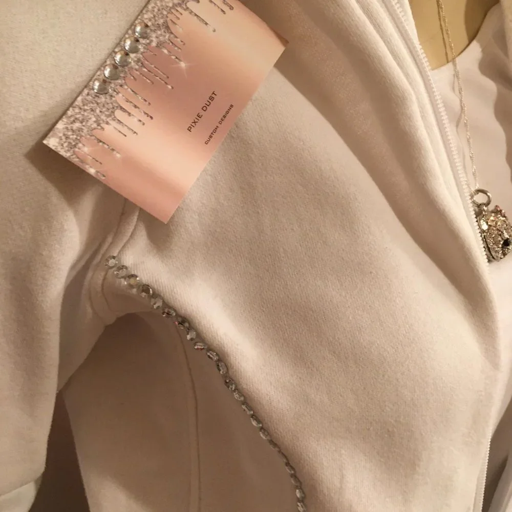 ADORABLE y2k hoodie with hello kitty logo and crystal details! - Picture 12 of 15